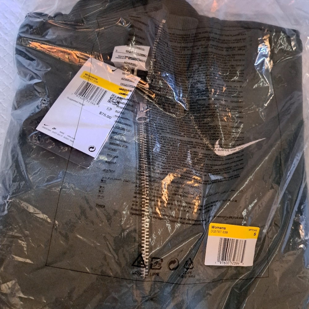 Final Price Nike Dri-Fit Sports Top NWT, Reasonable Offers Accepted... - Picture 5 of 5